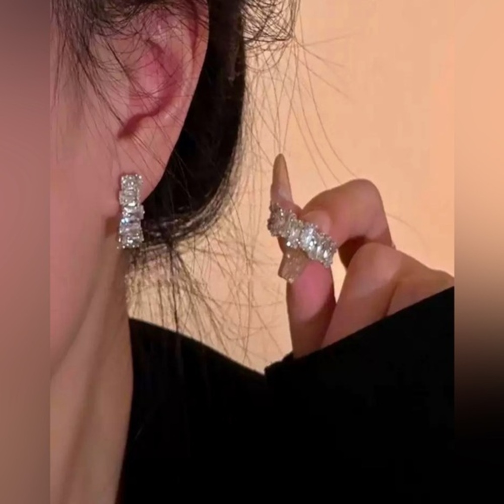 💋 NWT Elegant Silver Crystal Rhinestone Diamond Earrings